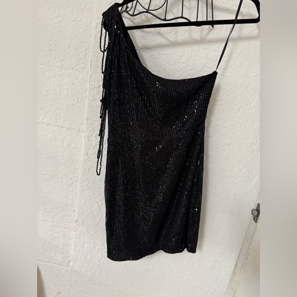 chicme Dresses & Skirts - Glamorous Black Sequin One Shoulder Dress